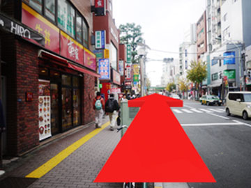 新大久保駅から2