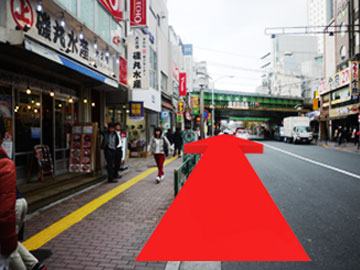 新大久保駅から3
